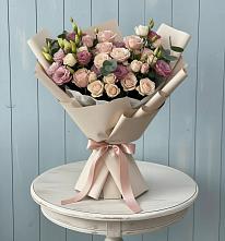 Букет цветов из:  Розы и Лизиантусы в Усть-Куломе