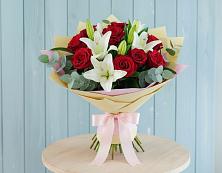 Букет цветов из:  Лилии и Розы в Усть-Куломе