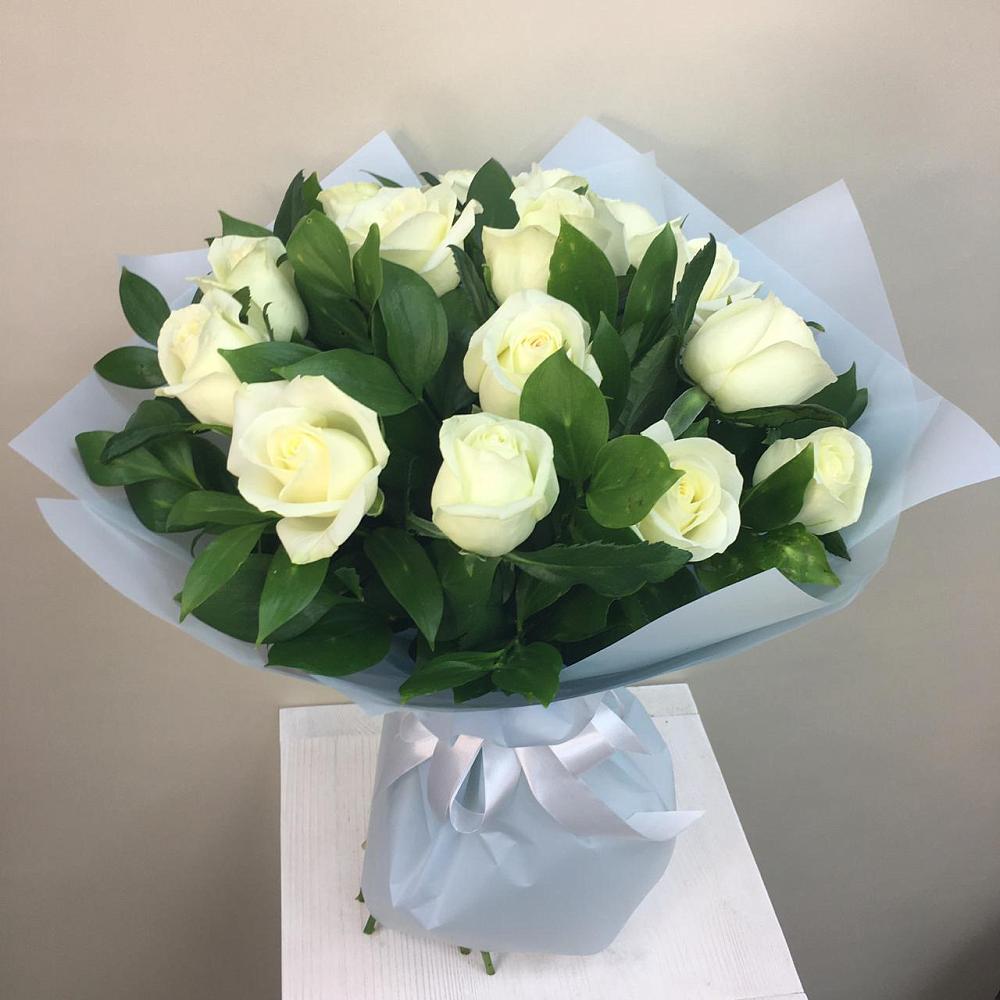 Букет 15 Белых роз Проуд в Усть-Куломе