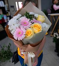 Букет цветов из:  Герберы, Розы и Хризантемы в Усть-Куломе