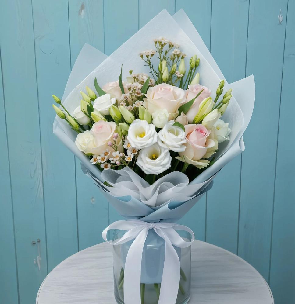 Букет цветов из: Розы и Лизиантусы в Усть-Куломе