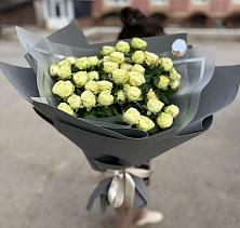 Букет Белые кустовые розы Солинеро в Усть-Куломе