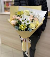 Букет цветов из:  Альстромерии, Розы и Хризантемы в Усть-Куломе