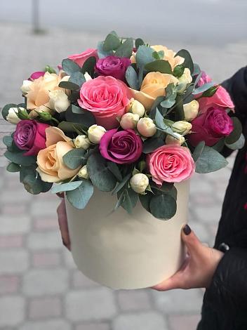 Цветочная композиция из Розы в шляпной коробке в Усть-Куломе