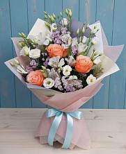 Букет цветов из:  Лизиантусы, Розы, Альстромерии и Гипсофила в Усть-Куломе