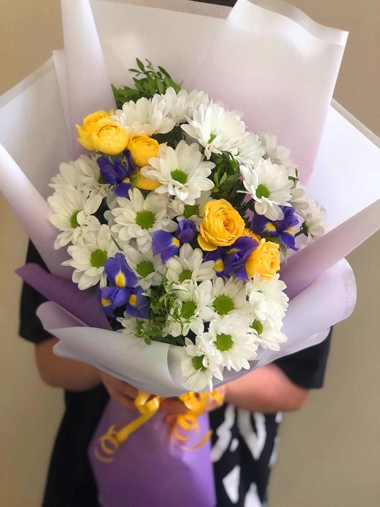 Букет цветов из: Ирисы, Хризантемы и Розы в Усть-Куломе