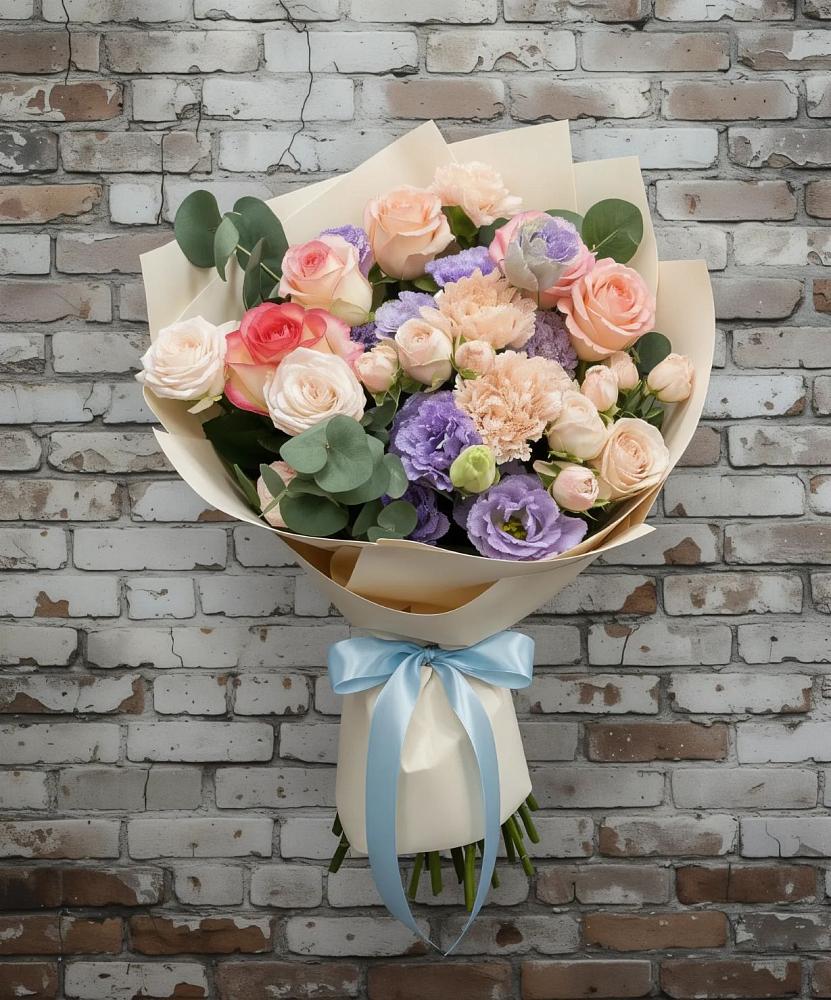 Букет цветов из: Розы, Лизиантусы и Гвоздики в Усть-Куломе