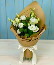 Букет цветов из:  Хризантемы и Лизиантусы в Усть-Куломе