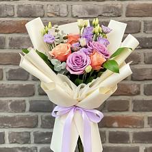 Букет цветов из:  Лизиантусы и Розы в Усть-Куломе