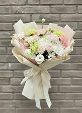 Букет цветов из:  Гвоздики, Розы, Лизиантусы и Хризантемы в Усть-Куломе