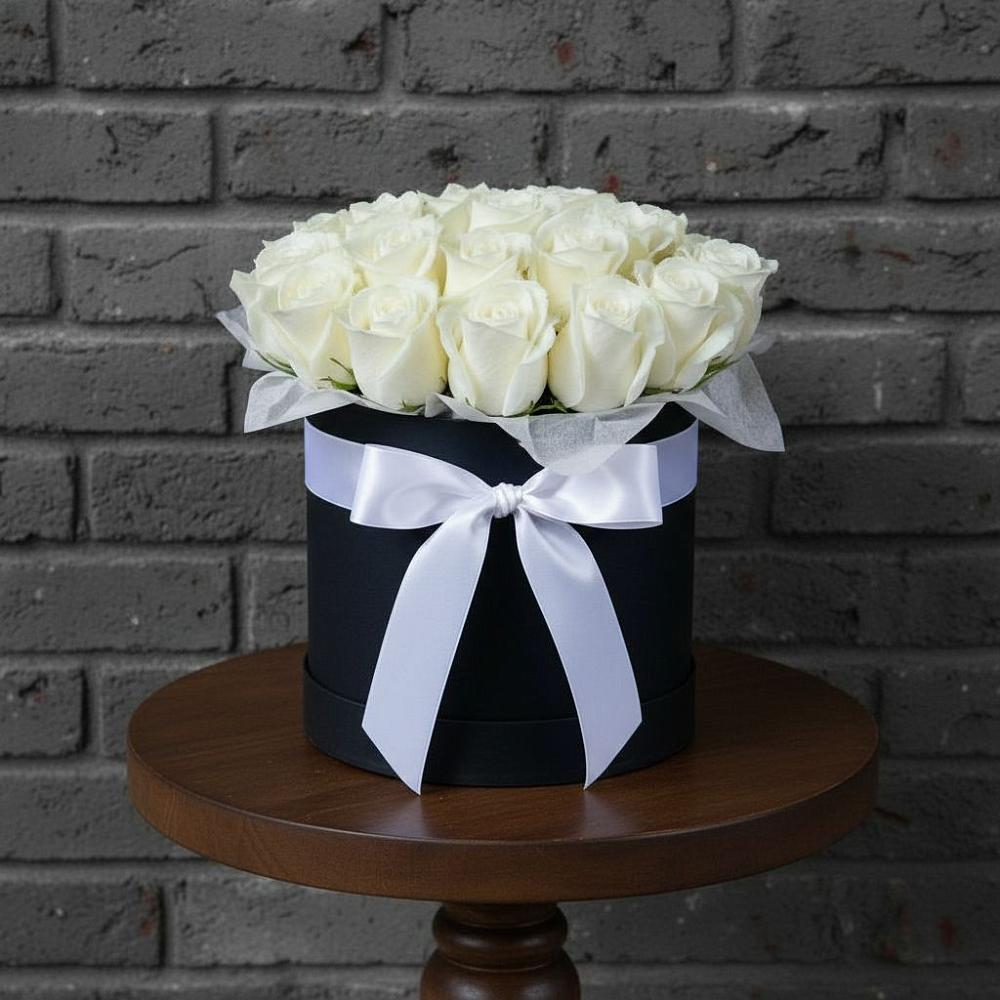 Цветочная композиция из Розы в шляпной коробке в Усть-Куломе