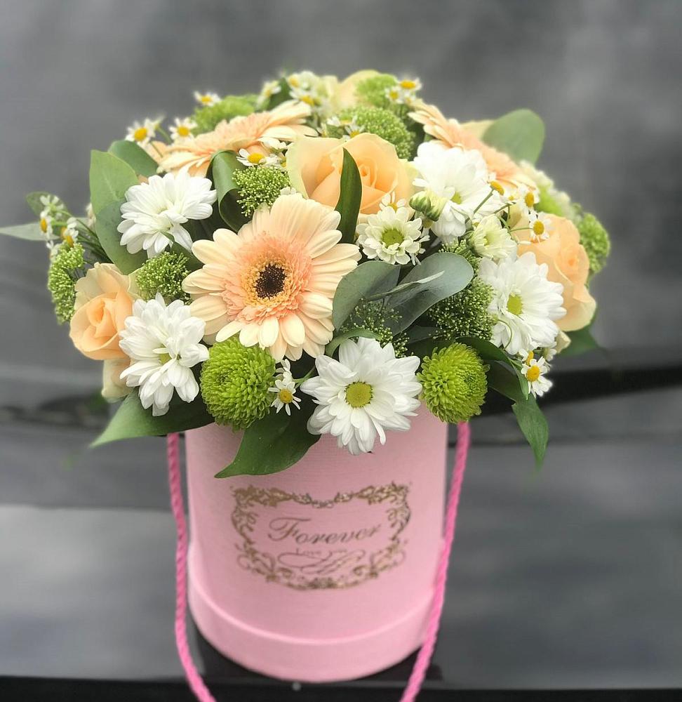 Цветочная композиция из Розы, Герберы и Хризантемы в шляпной коробке в Усть-Куломе