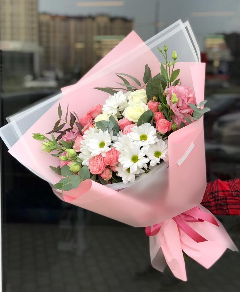 Букет нежный в Усть-Куломе Букет цветов из: Розы, Лизиантусы и Хризантемы в Усть-Куломе