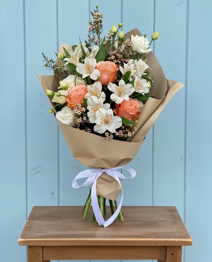 Букет цветов из: Альстромерии, Лизиантусы, Розы и Хризантемы в Усть-Куломе