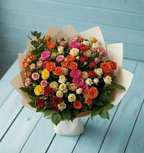 Букет Микс из разноцветных кустовых роз в Усть-Куломе